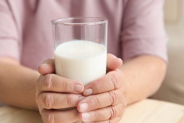 Mengatasi Penurunan Berat Badan pada Lansia dengan Susu yang Tepat